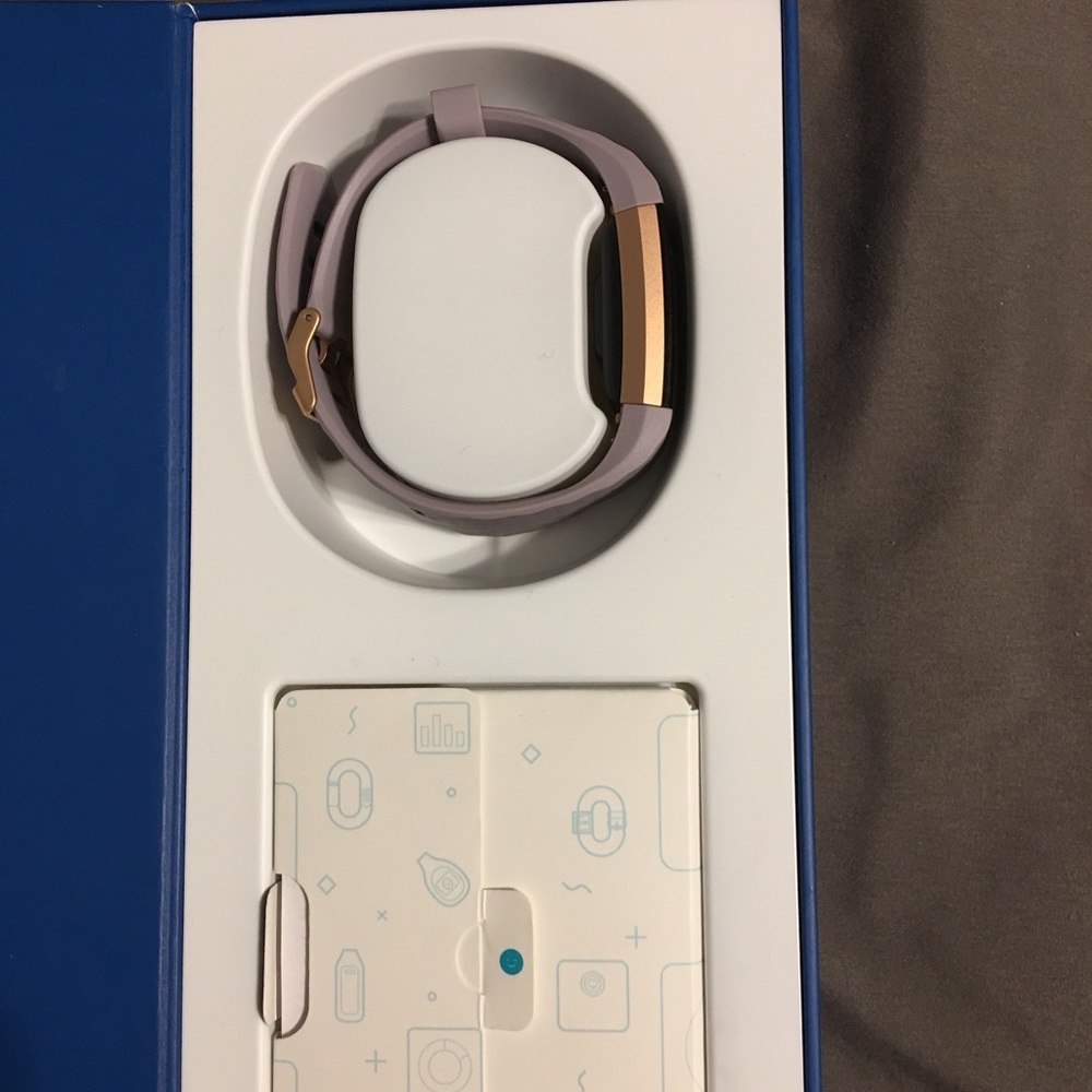 Fitbit Charge 2 S.E in Lilac and Rose gold